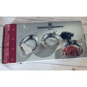 International Silver Co. 3pc Holiday Ornament Bowl Set 6.5” wide